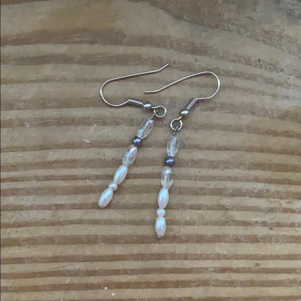 I have 2 pairs of earrings.
